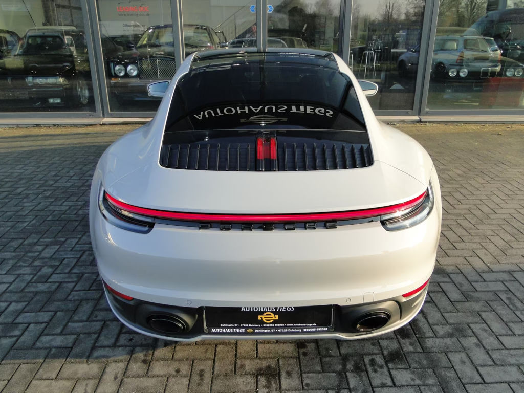 Porsche 992