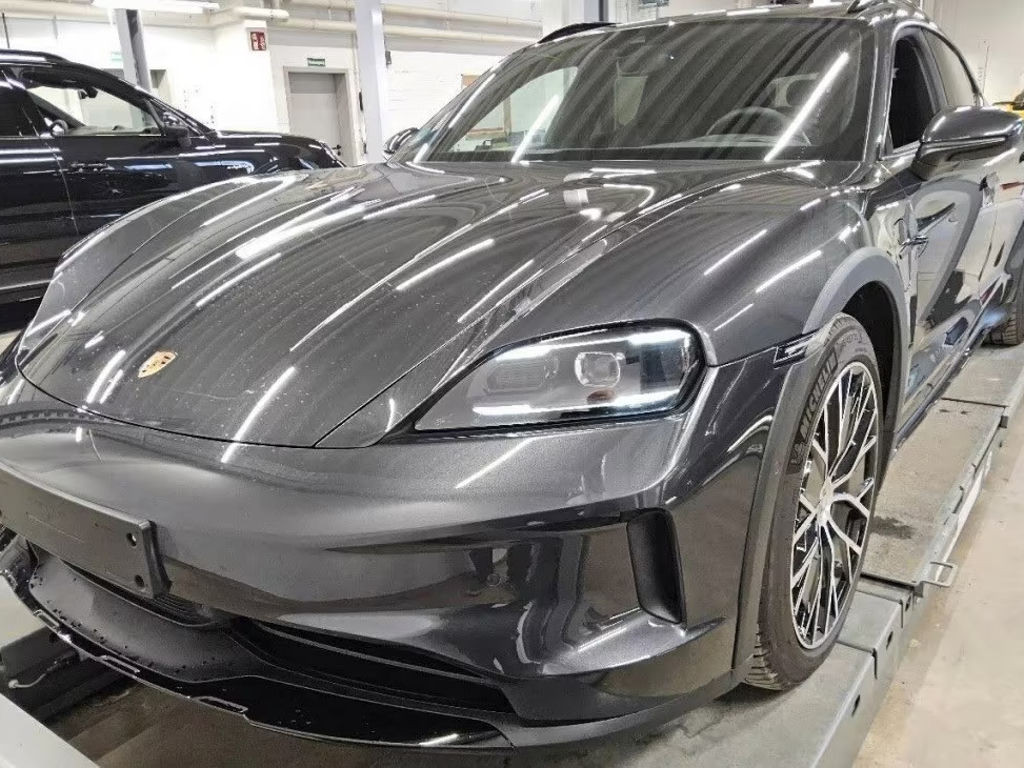 Porsche Taycan Cross Turismo 4