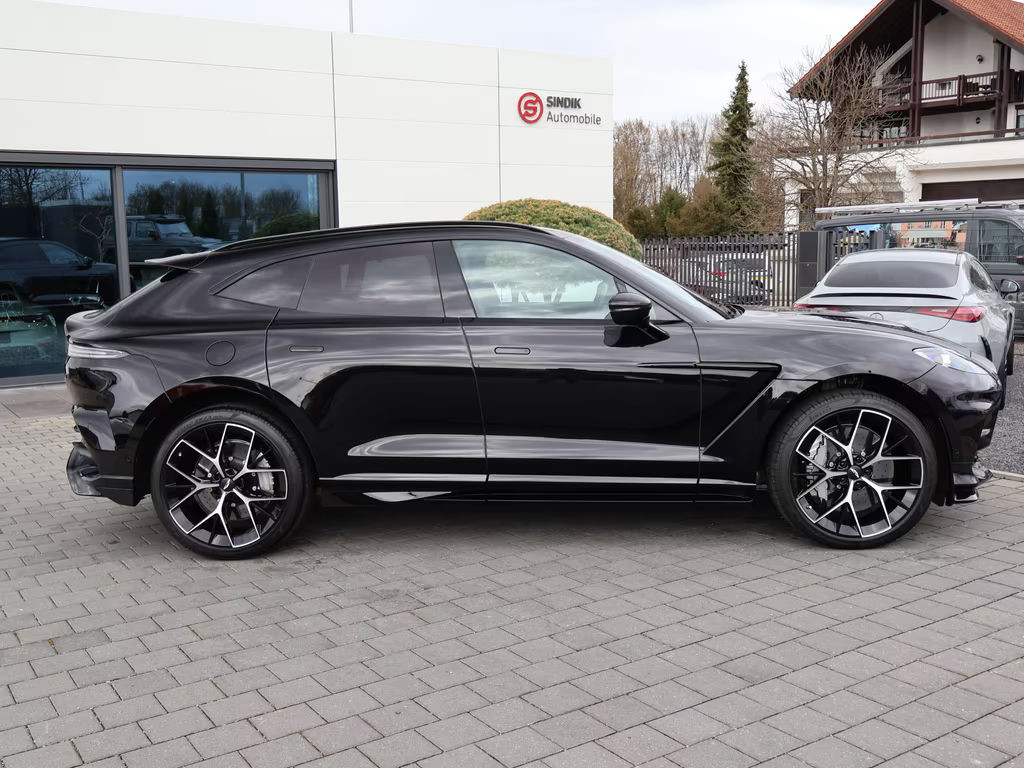 Aston Martin DBX