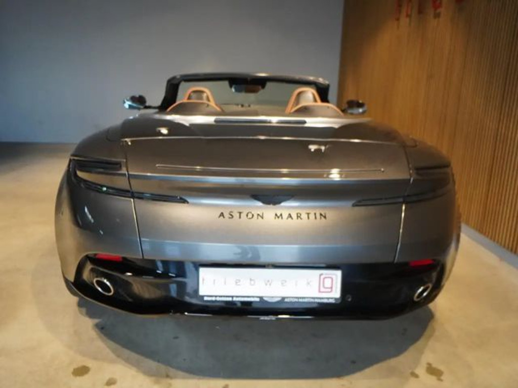 Aston Martin DB12