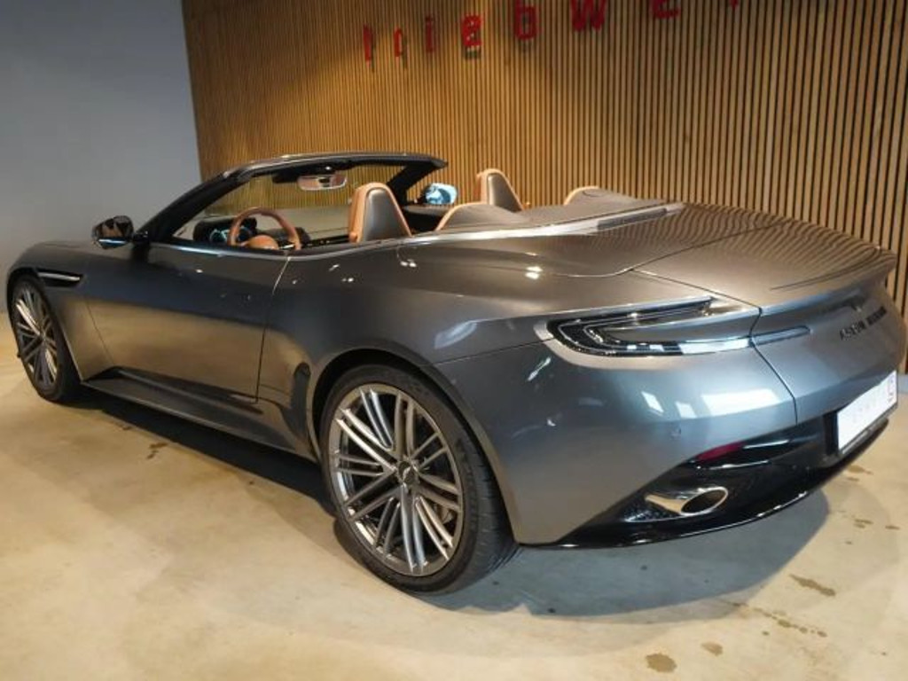 Aston Martin DB12