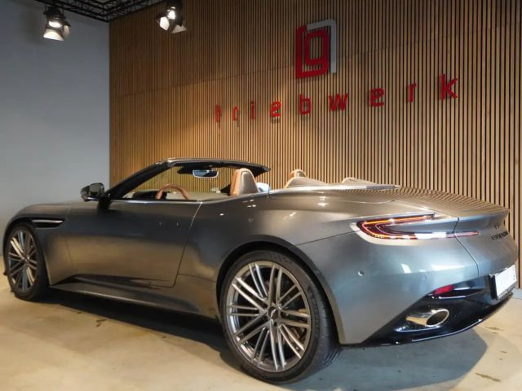 Aston Martin DB12