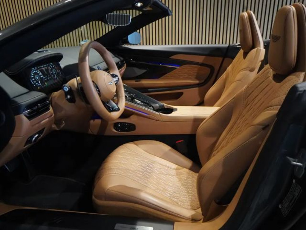 Aston Martin DB12