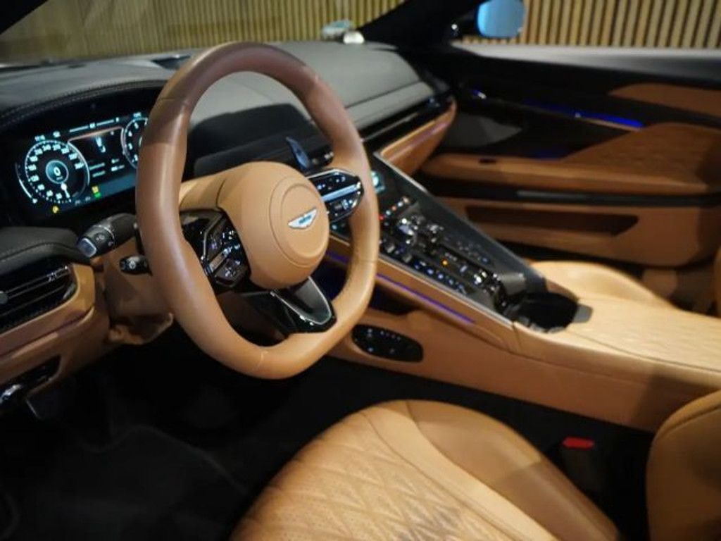 Aston Martin DB12