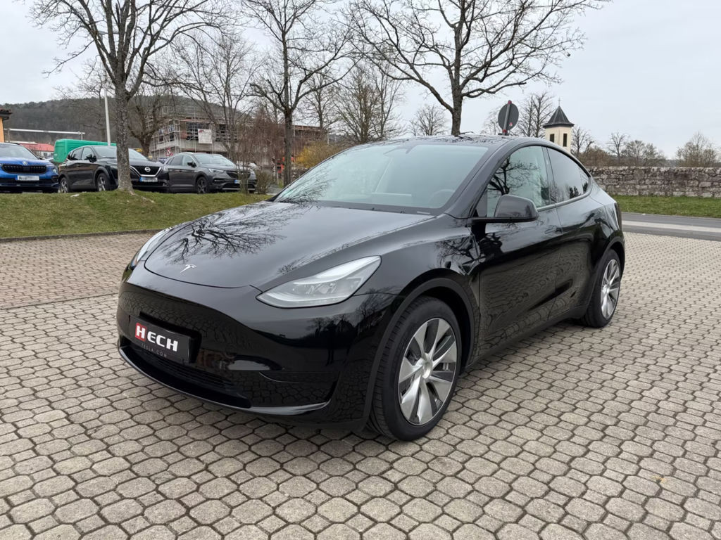 Tesla Model Y RWD Standard Range