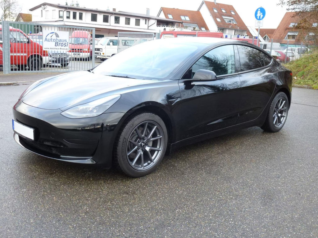 Tesla Model 3 60 RWD Standard Range