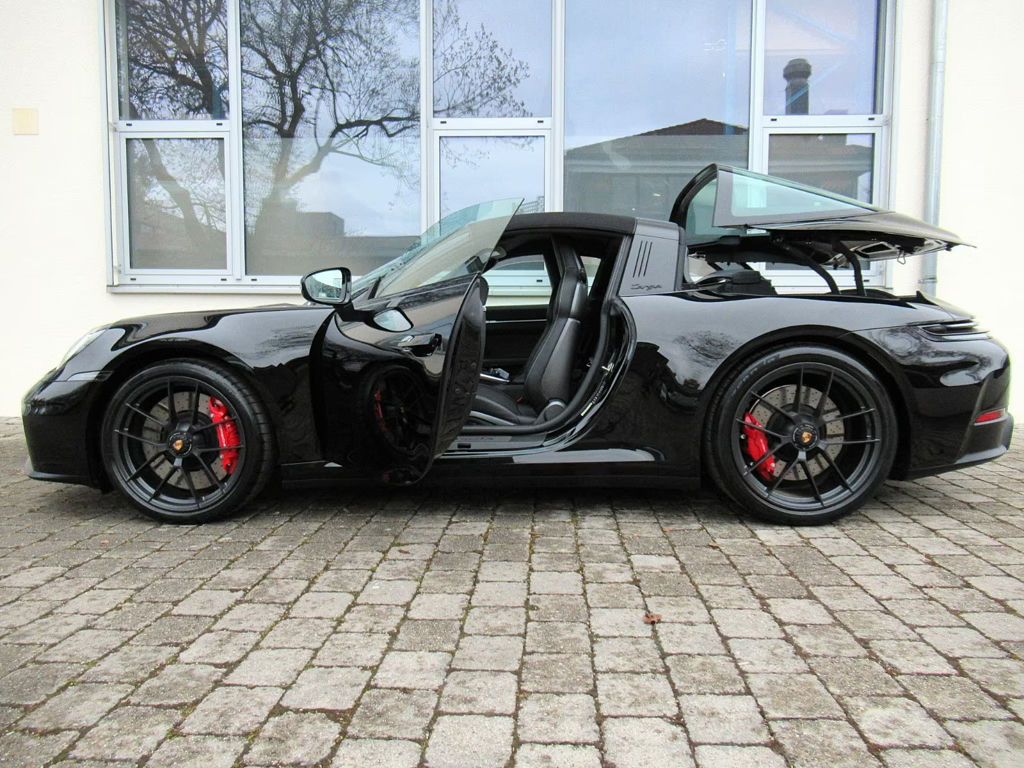 Porsche 992 GTS Targa Cabrio 4