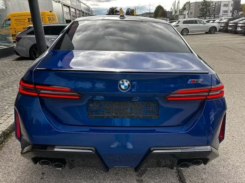 BMW M5 Sedan