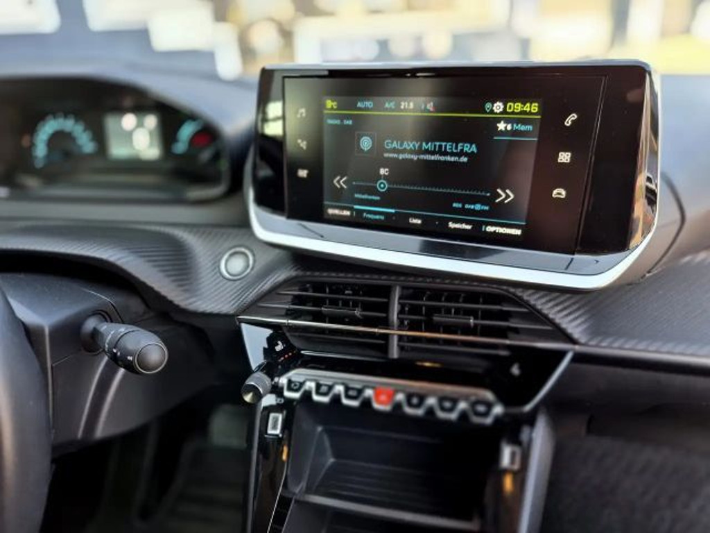 Peugeot e-208