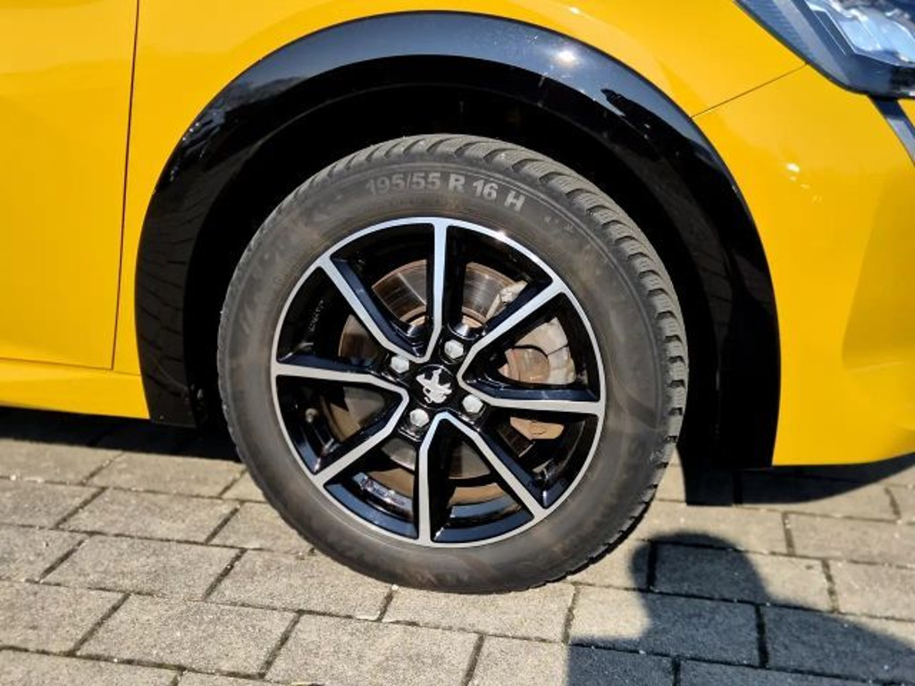 Peugeot e-208