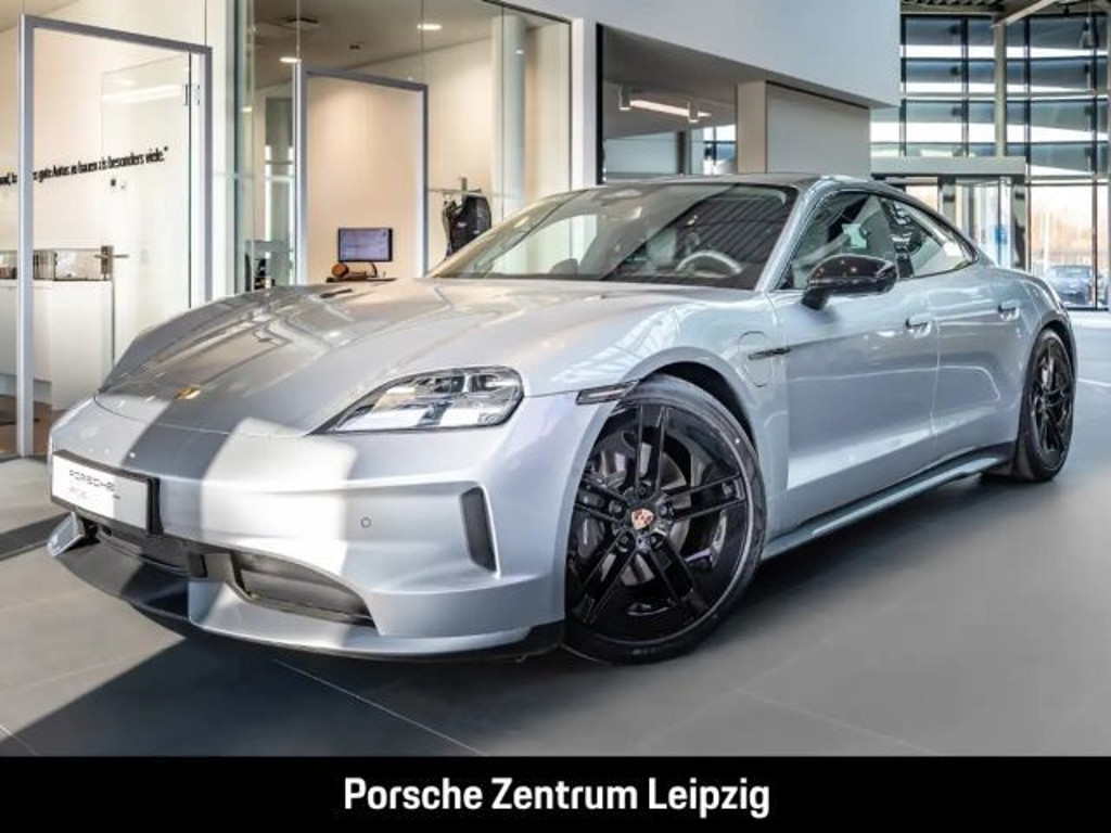 Porsche Taycan Black Edition 4