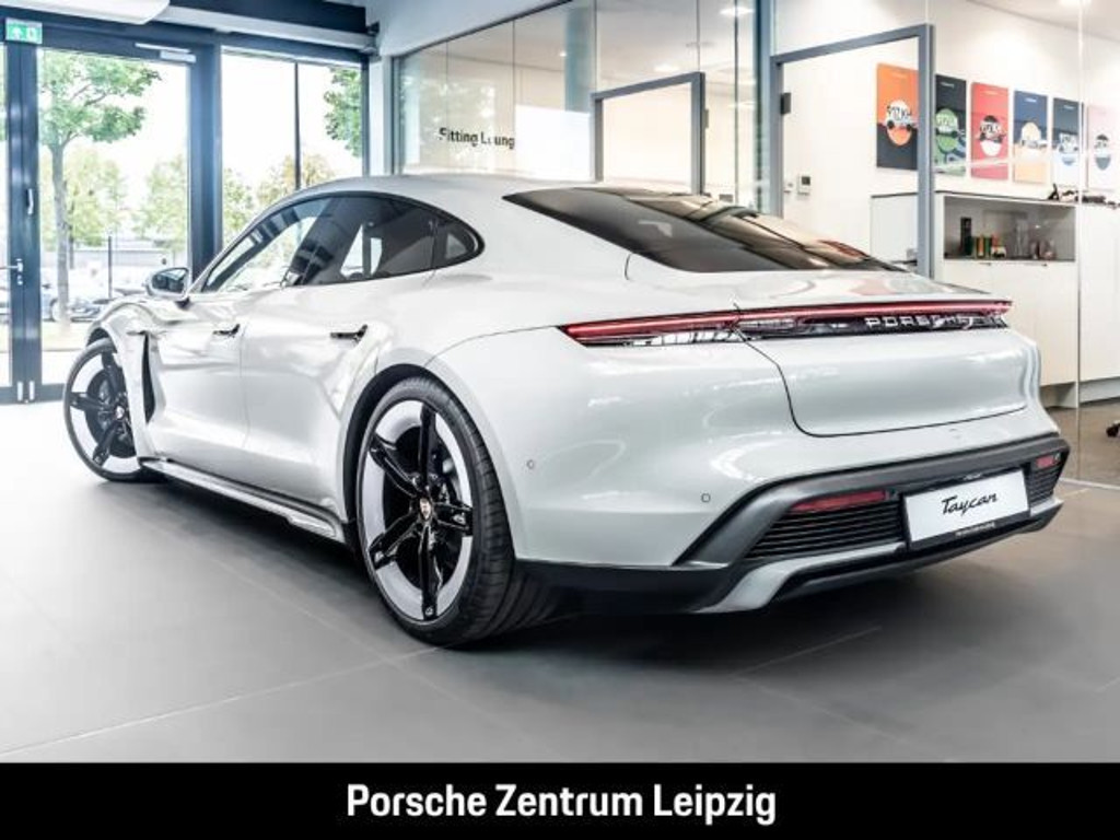 Porsche Taycan 4