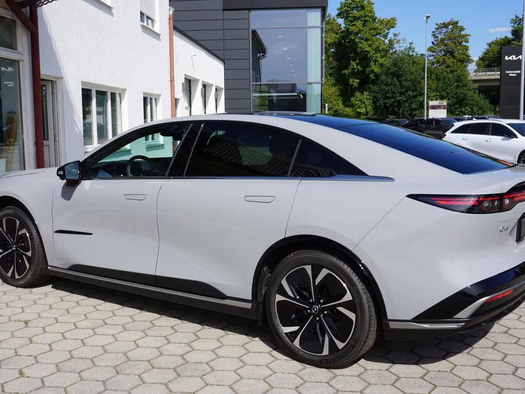 Mazda 6e