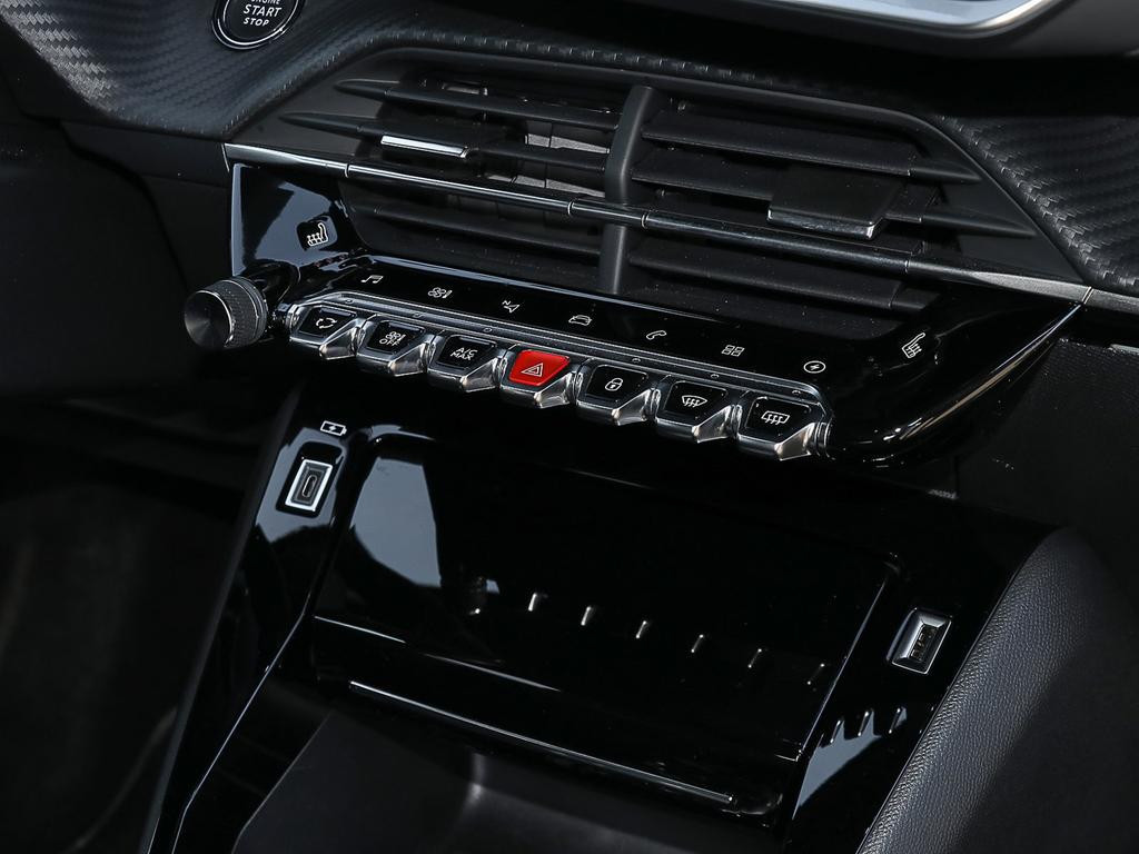 Peugeot e-208
