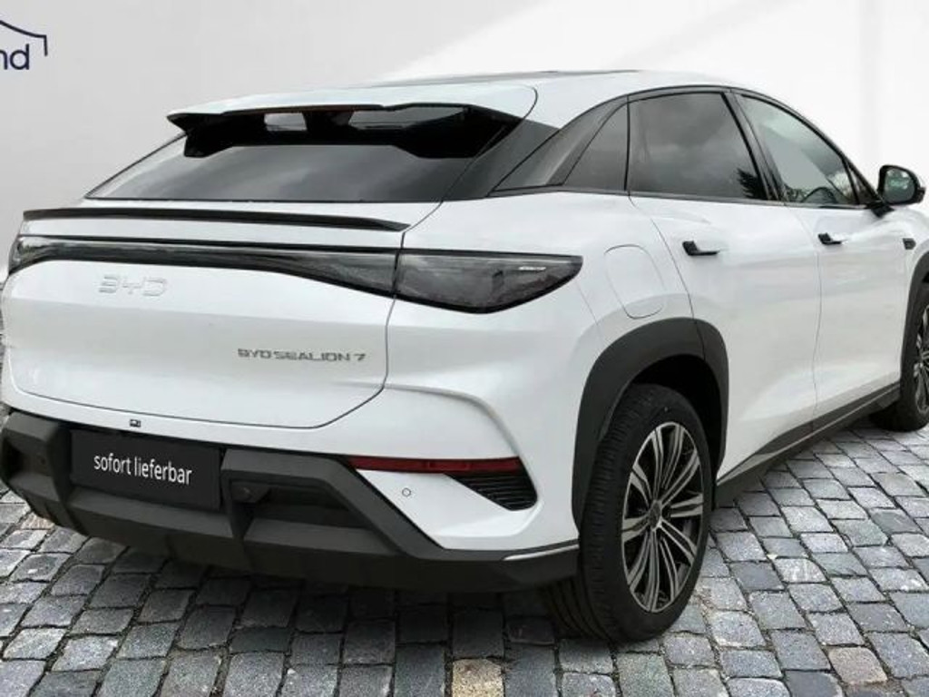 BYD Sealion 7