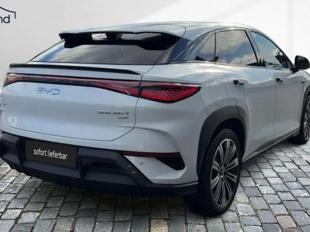 BYD Sealion 7