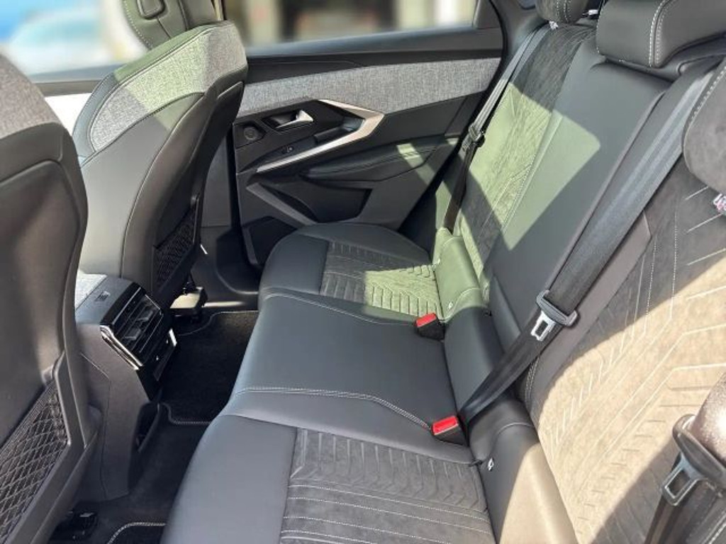 Peugeot E-3008
