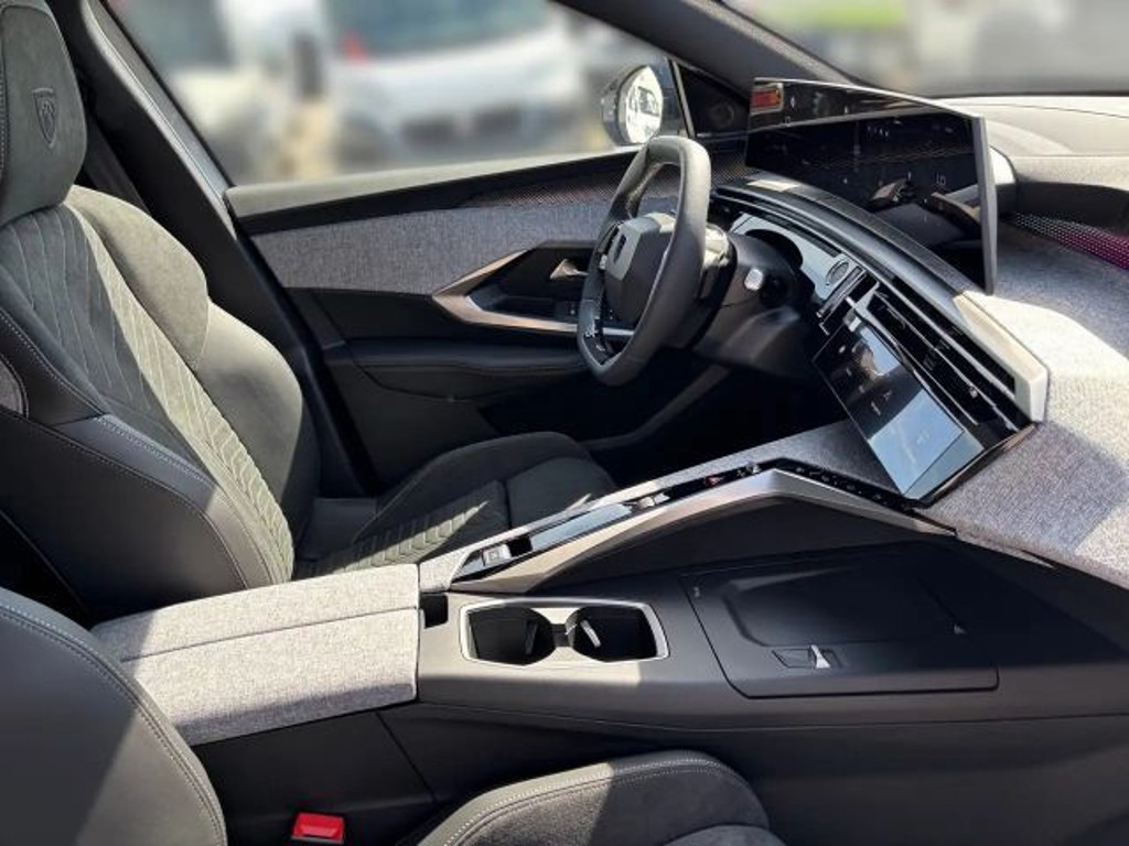 Peugeot E-3008