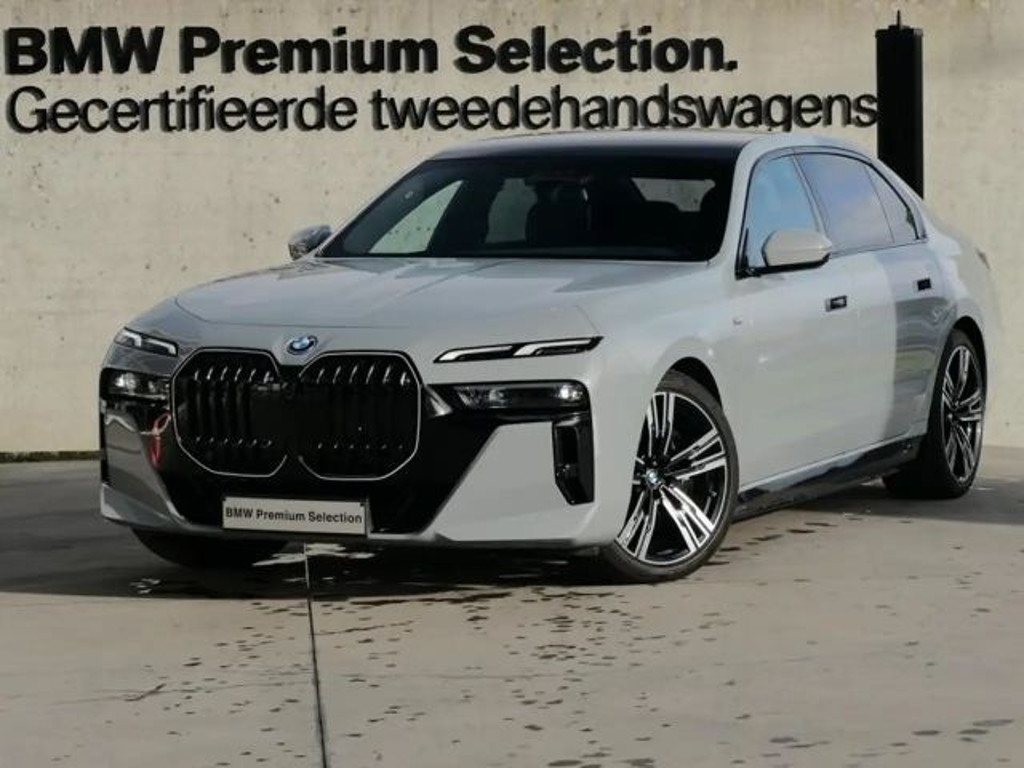 BMW i7 M-Sport Sedan Drive pro