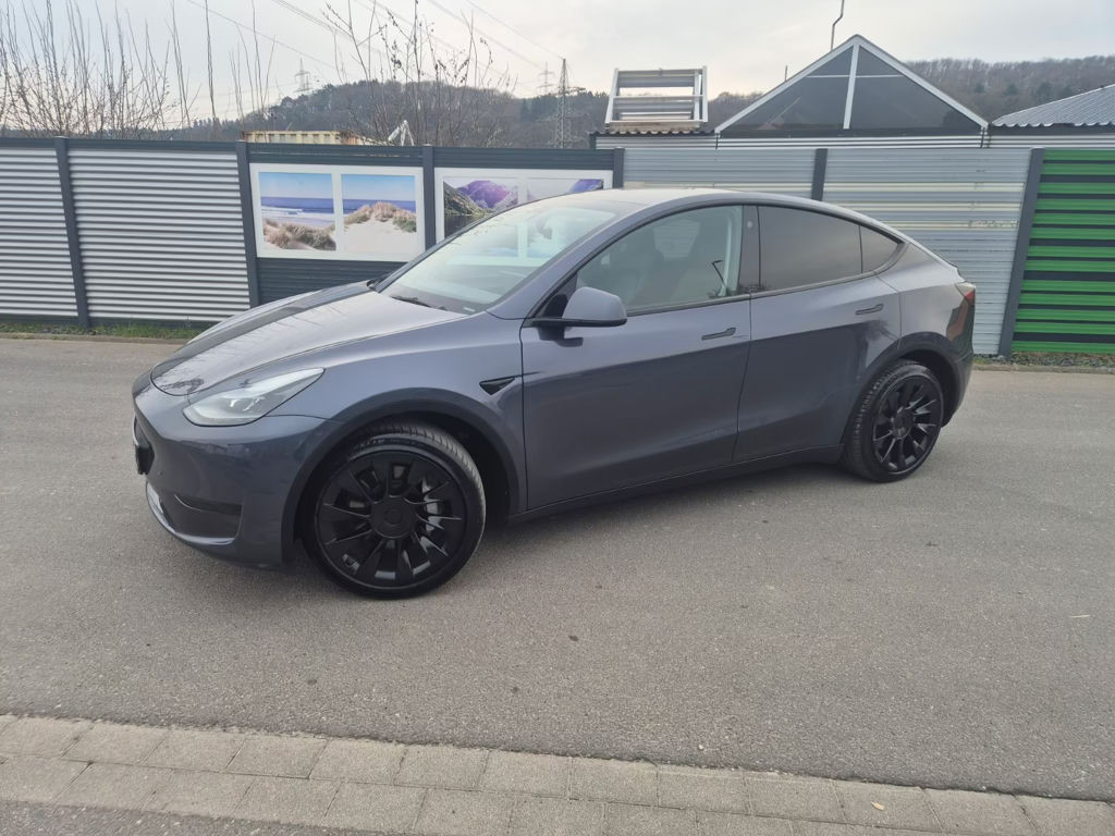 Tesla Model Y RWD