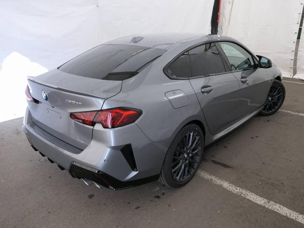 BMW M235