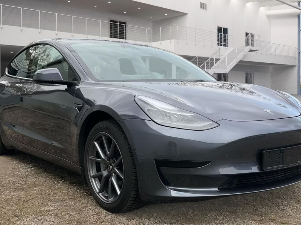 Tesla Model 3 RWD