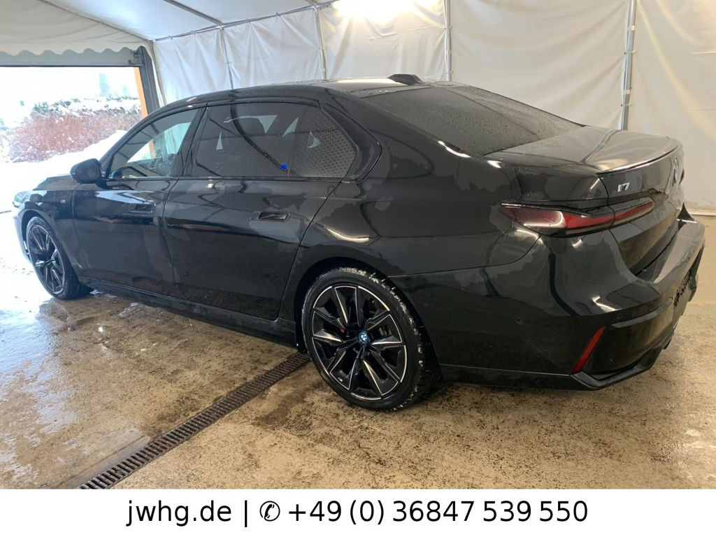 BMW i7