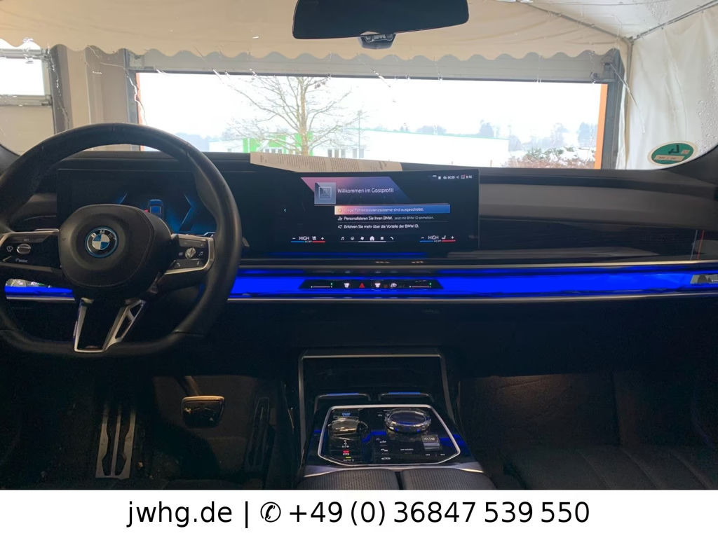 BMW i7