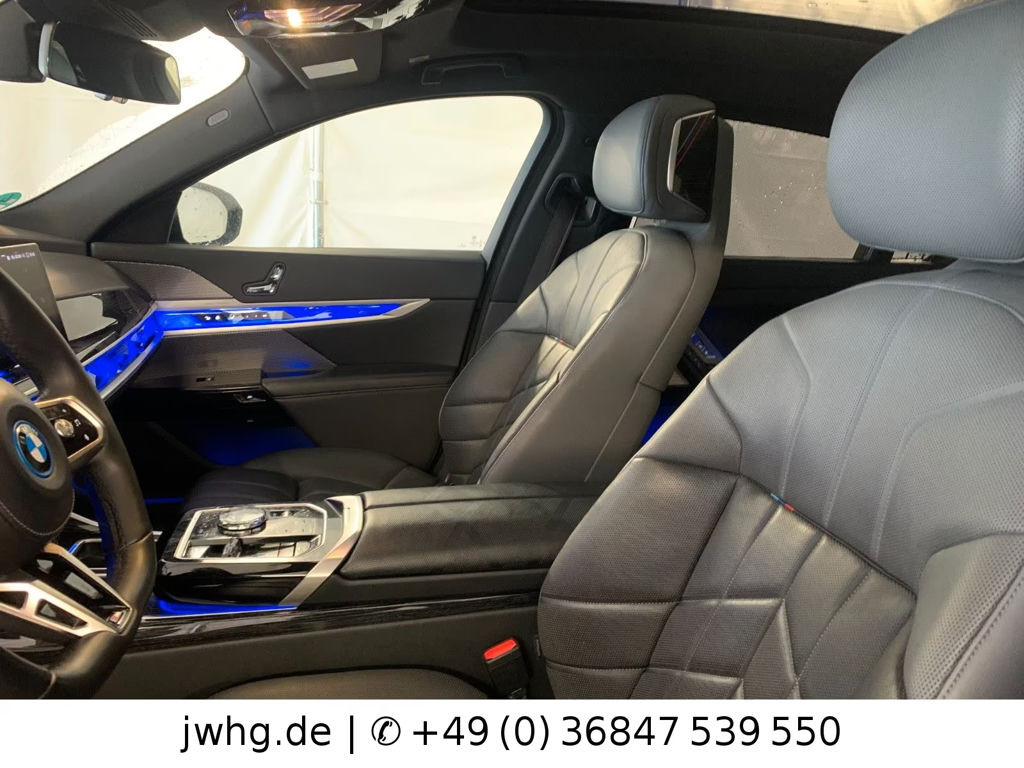 BMW i7