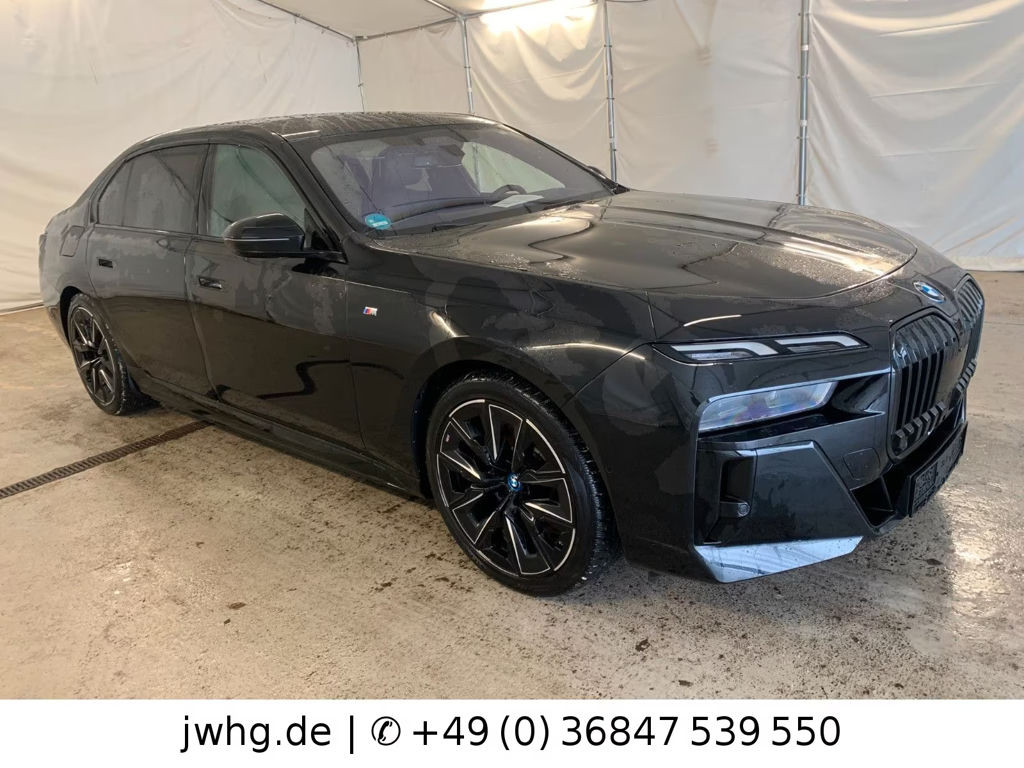 BMW i7