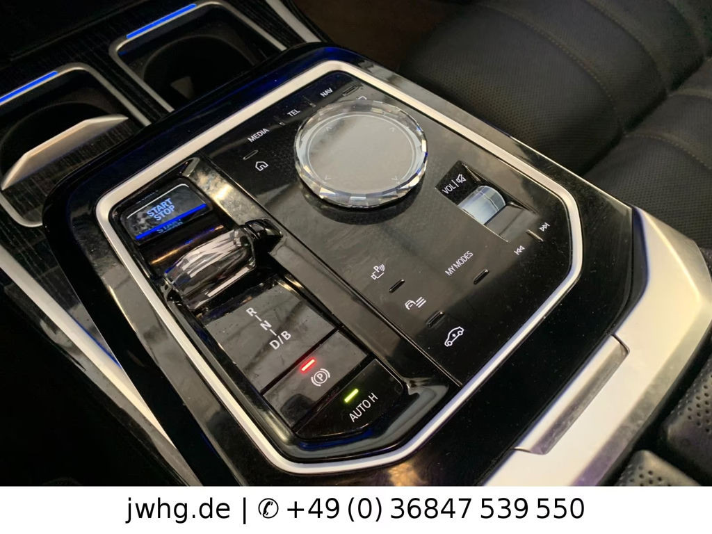 BMW i7