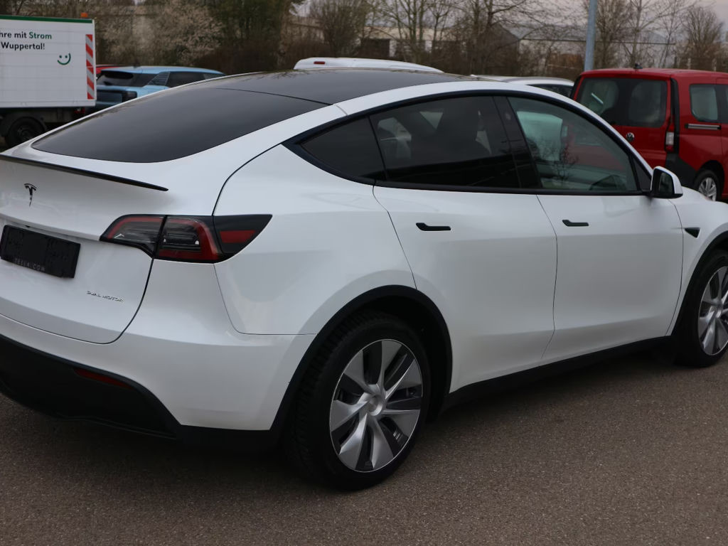 Tesla Model Y Long Range Dual Motor AWD