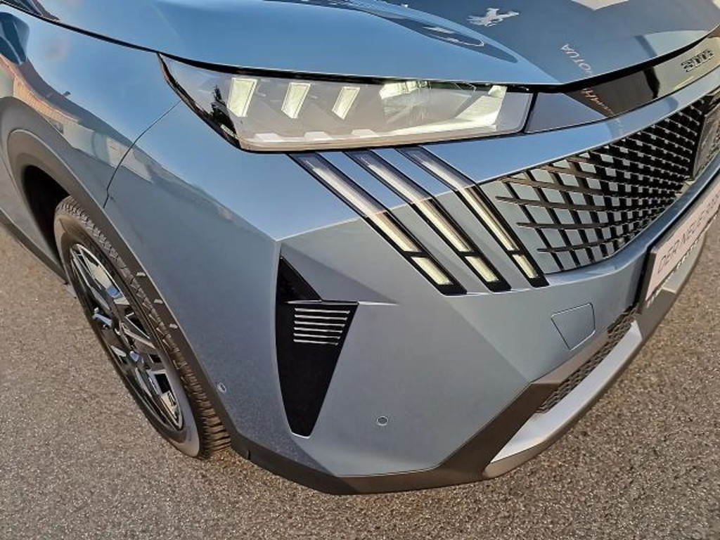 Peugeot E-3008