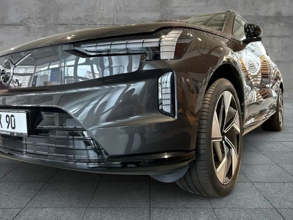 Volvo EX90