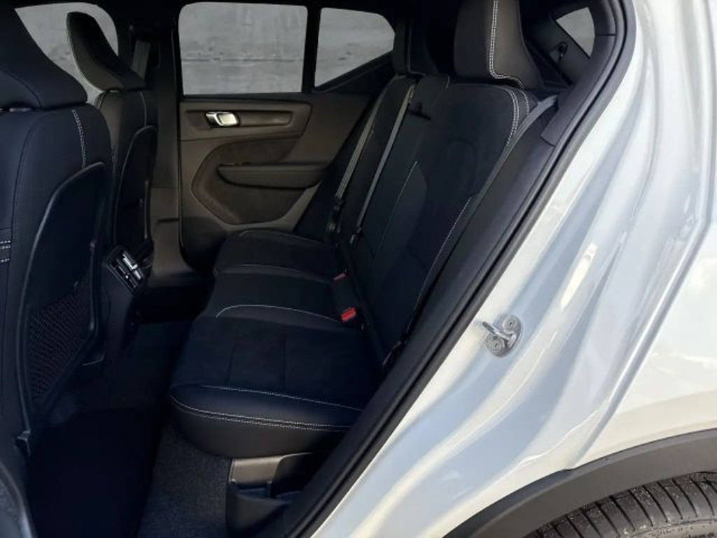 Volvo EX40