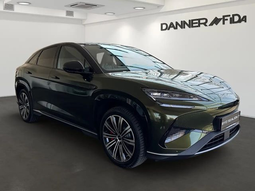BYD Sealion 7