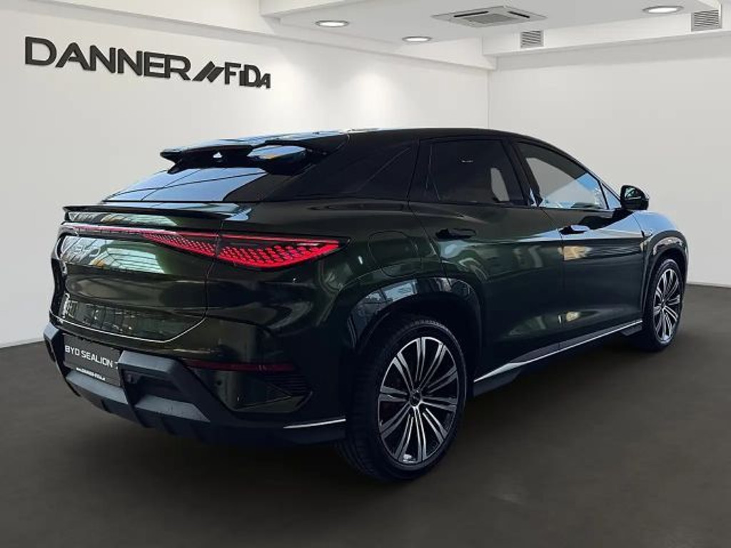 BYD Sealion 7