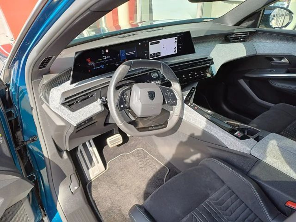 Peugeot E-3008