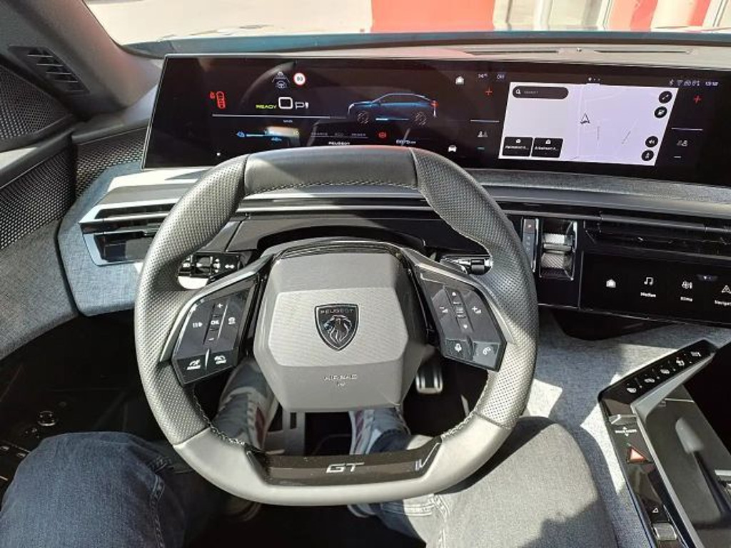 Peugeot E-3008