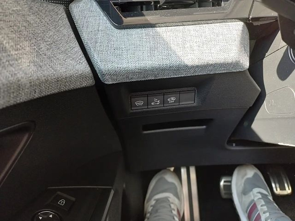 Peugeot E-3008