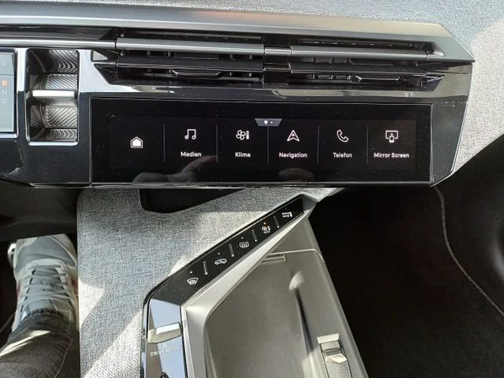 Peugeot E-3008