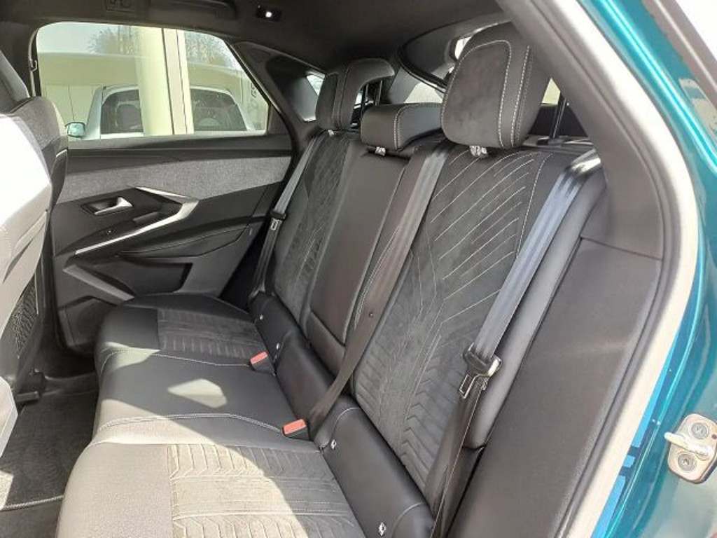 Peugeot E-3008