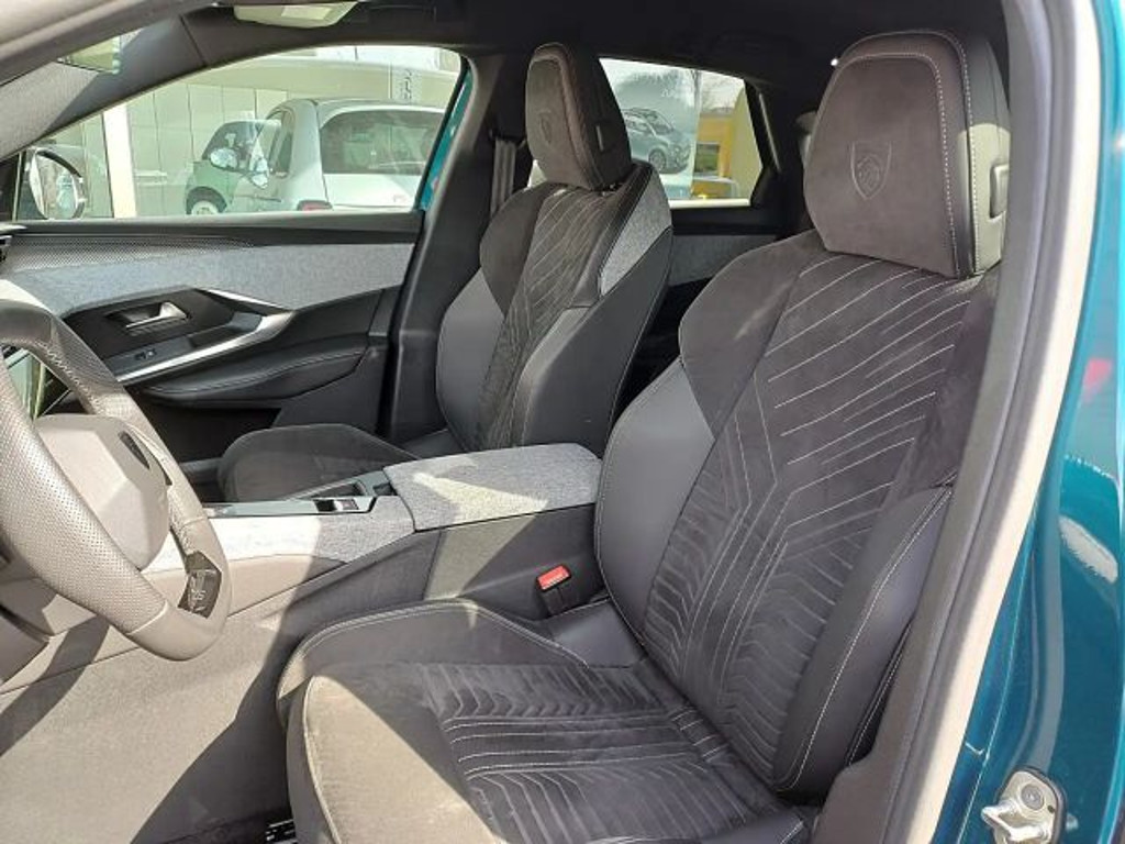 Peugeot E-3008