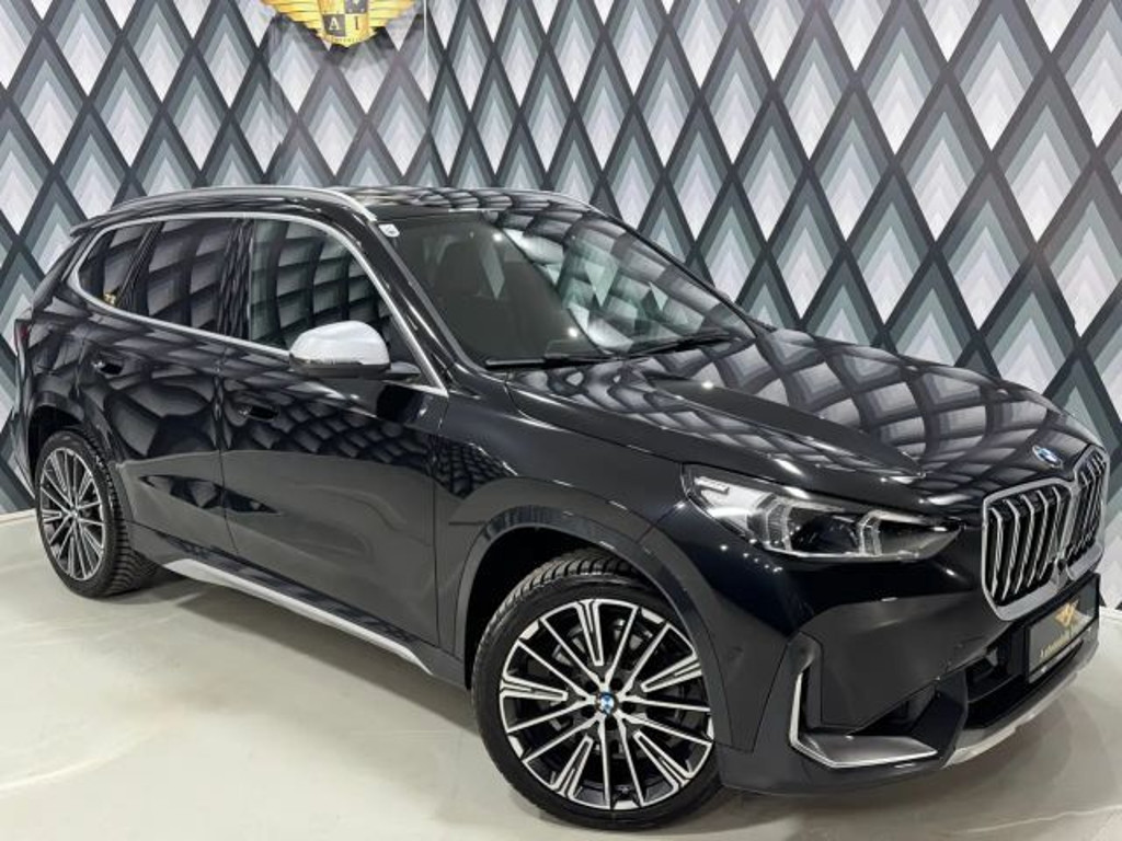 BMW X1 xDrive23i (U11) // X-LINE // AHK // 1. BESITZ //