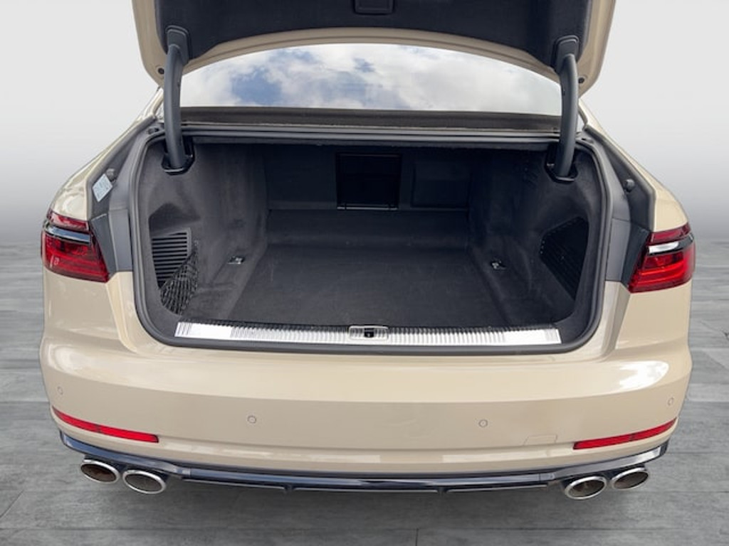 Audi S8