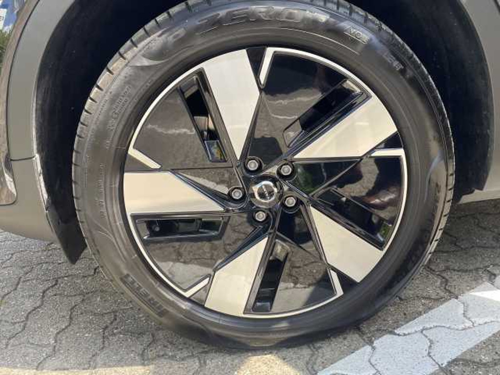 Volvo EX40