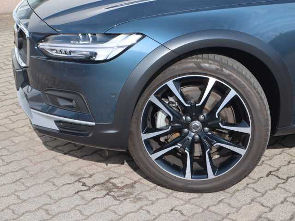 Volvo V90 Cross Country
