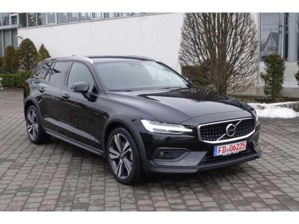 Volvo V60 Cross Country AWD Plus