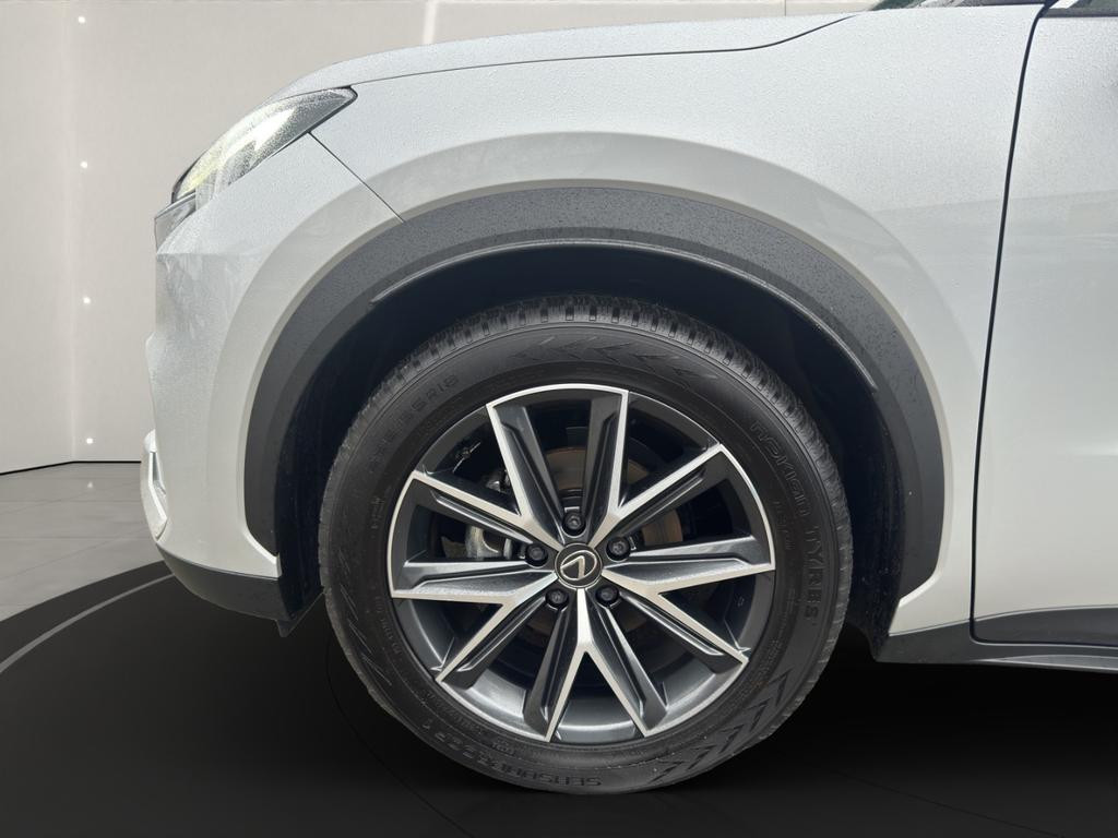 Lexus LBX