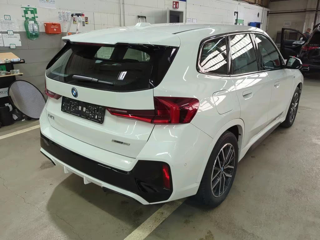 BMW iX1